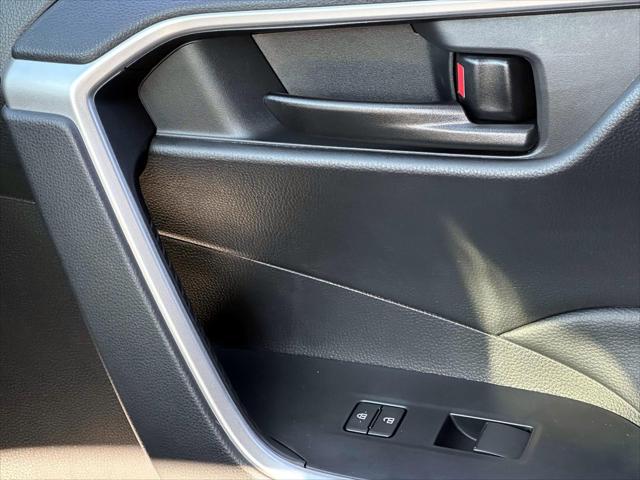 2024 Toyota RAV4 LE [24]