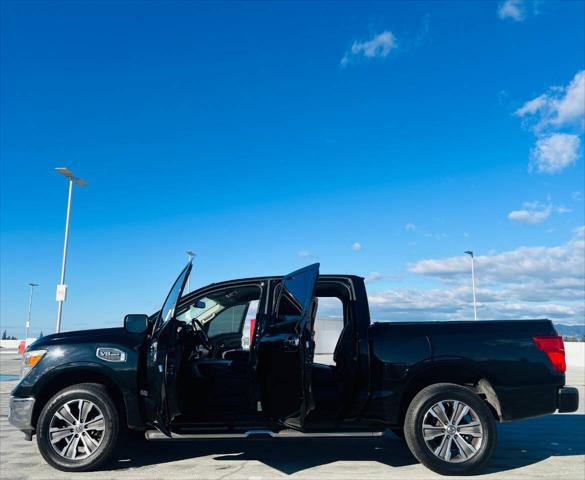 2017 Nissan Titan SL