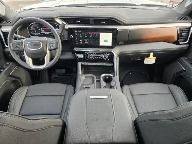 2025 GMC Sierra 2500HD 4WD Crew Cab Standard Bed Denali
