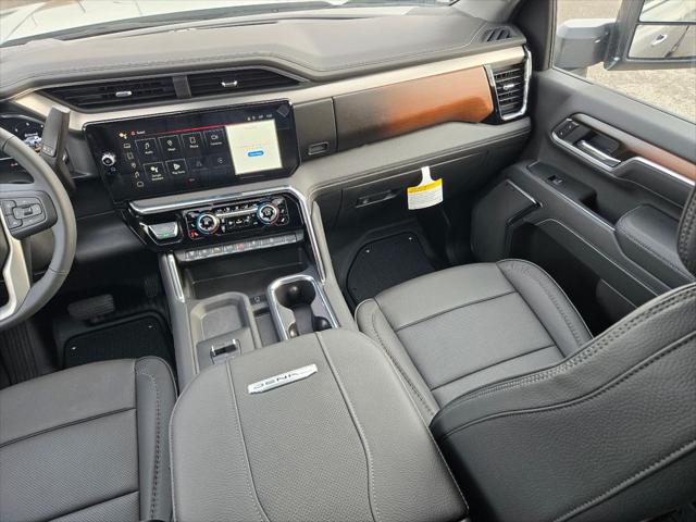 2025 GMC Sierra 2500HD 4WD Crew Cab Standard Bed Denali