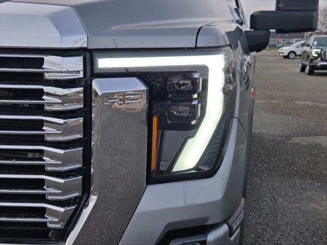 2025 GMC Sierra 2500HD 4WD Crew Cab Standard Bed Denali