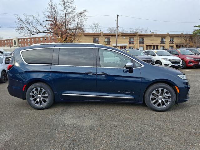 2024 Chrysler Pacifica Hybrid Pinnacle