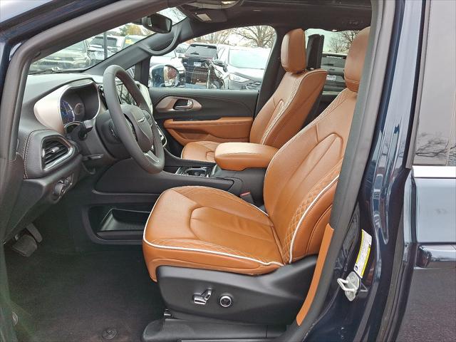 2024 Chrysler Pacifica Hybrid Pinnacle