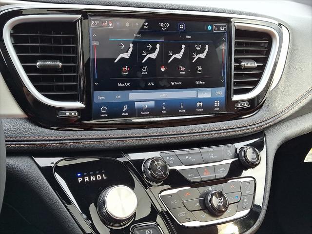 2024 Chrysler Pacifica Hybrid Pinnacle