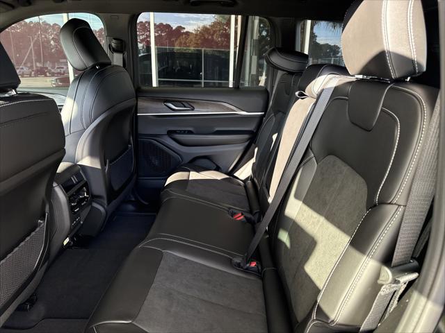 2026 Jeep Grand Cherokee Altitude 4x2