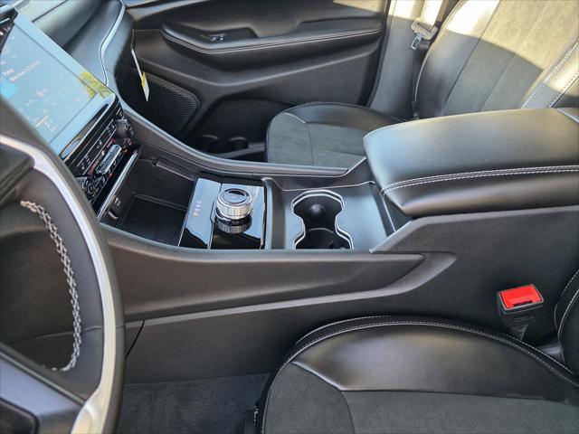 2025 Jeep Grand Cherokee Altitude 4x2