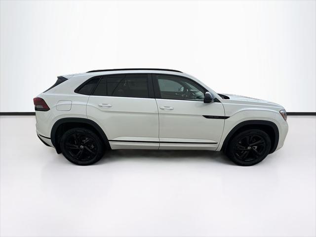 2026 Volkswagen Atlas Cross Sport SEL R-Line Black