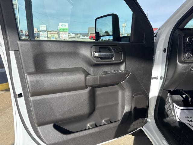 2026 GMC Sierra 2500HD Crew Cab, Standard Bed, Pro, 4WD