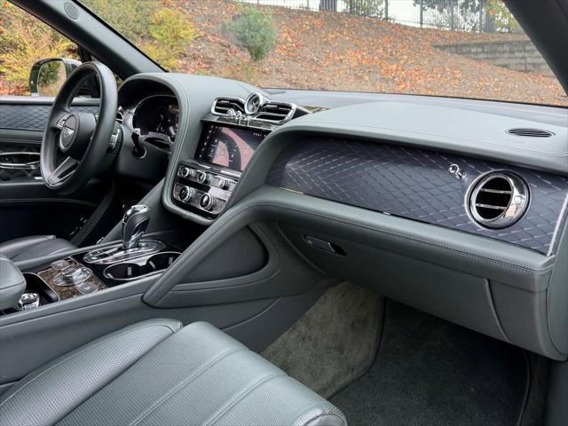 2021 Bentley Bentayga V8 2021 Bentley Bentayga V8