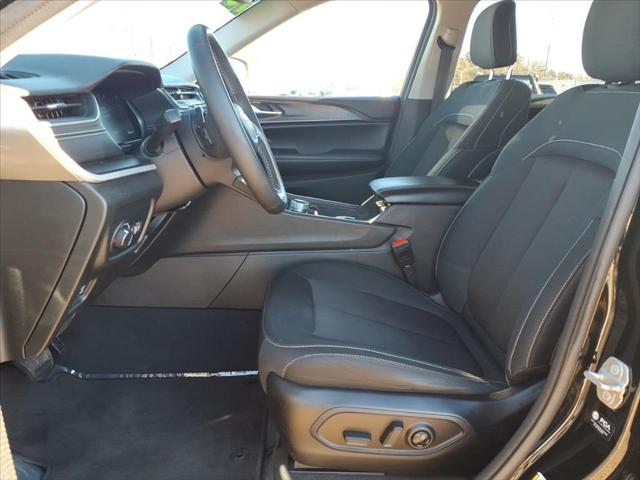 2023 Jeep Grand Cherokee L Laredo 4x4 2023 Jeep Grand Cherokee L Laredo 4x4