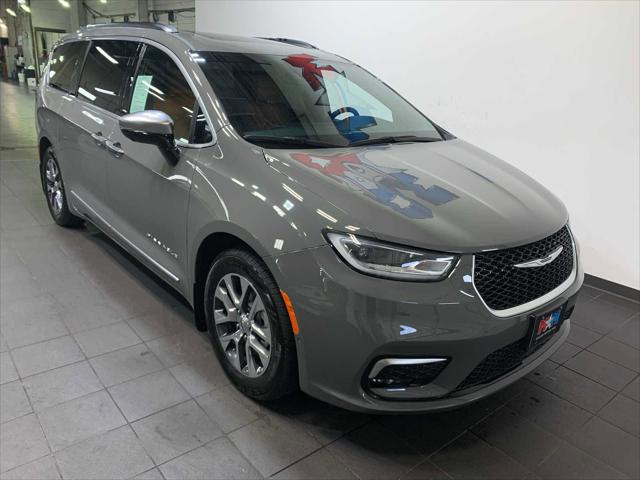 2023 Chrysler Pacifica Hybrid Pinnacle