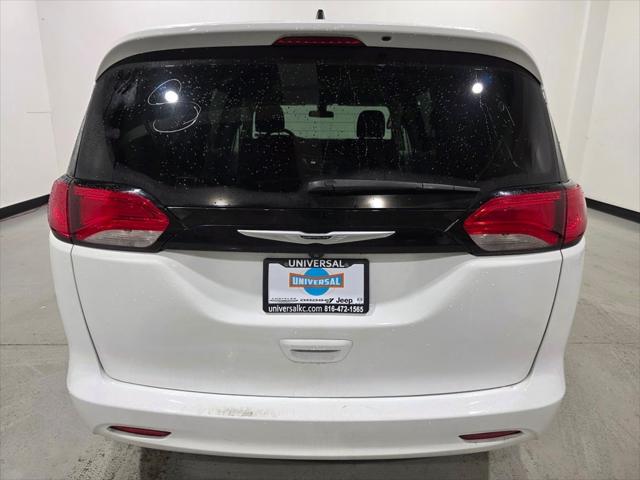 2022 Chrysler Voyager LX 2022 Chrysler Voyager LX