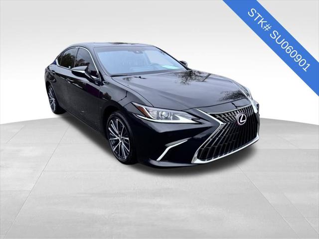 2025 Lexus ES 300h 300h