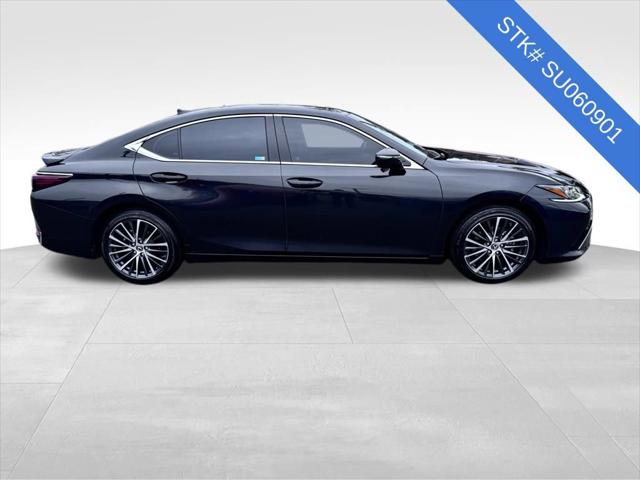 2025 Lexus ES 300h 300h