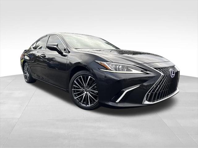 2025 Lexus ES 300h 300h