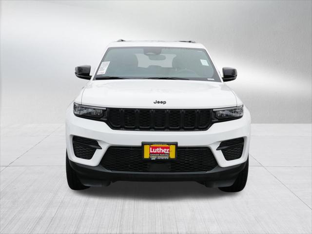 2023 Jeep Grand Cherokee Altitude 4x4 2023 Jeep Grand Cherokee Altitude 4x4