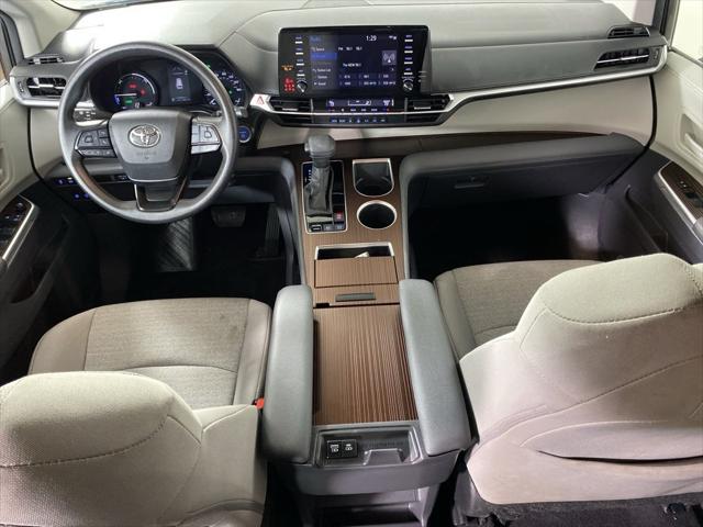 2024 Toyota Sienna LE