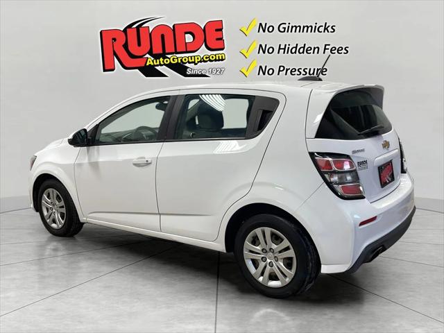 2020 Chevrolet Sonic FWD Hatchback 1FL 5-Door 2020 Chevrolet Sonic FWD Hatchback 1FL 5-Door