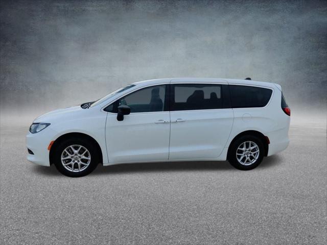 2024 Chrysler Voyager LX