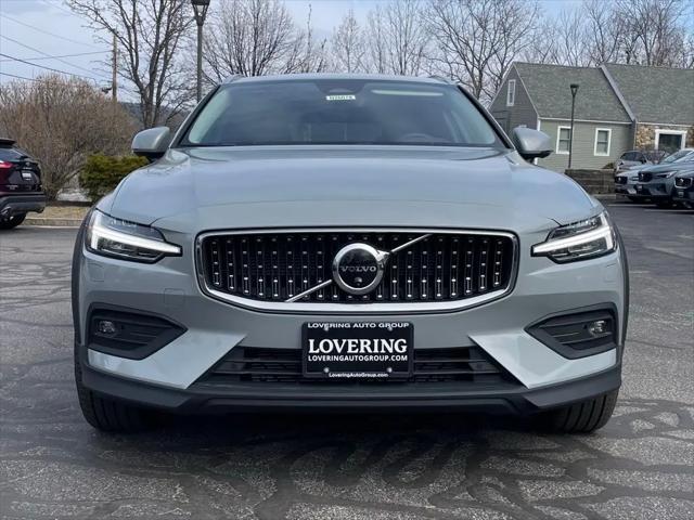 2026 Volvo V60 Cross Country Plus, B5 AWD Gas (mild hybrid)