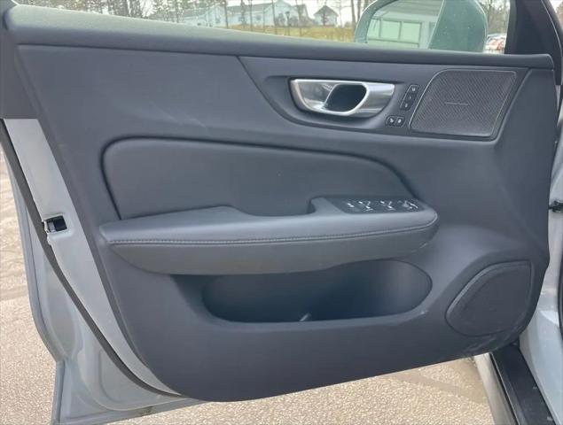 2026 Volvo V60 Cross Country Plus, B5 AWD Gas (mild hybrid)