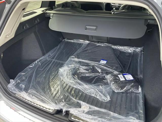 2026 Volvo V60 Cross Country Plus, B5 AWD Gas (mild hybrid)