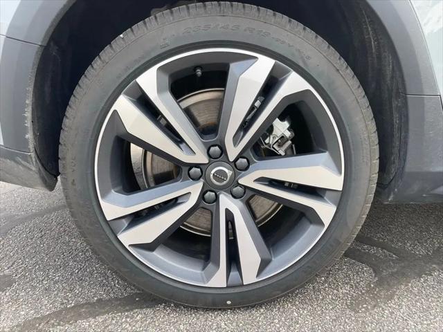 2026 Volvo V60 Cross Country Plus, B5 AWD Gas (mild hybrid)