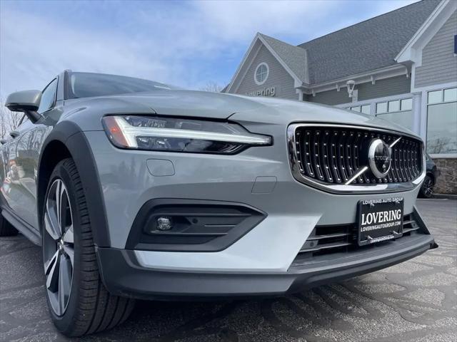 2026 Volvo V60 Cross Country Plus, B5 AWD Gas (mild hybrid)