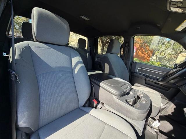 2022 Ram 3500 Big Horn Crew Cab 4x4 8' Box