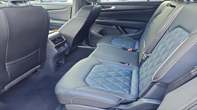 2026 Volkswagen Atlas Cross Sport SEL Premium R-Line