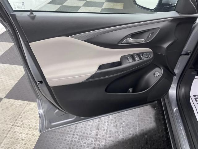 2026 Buick NV Avenir FWD