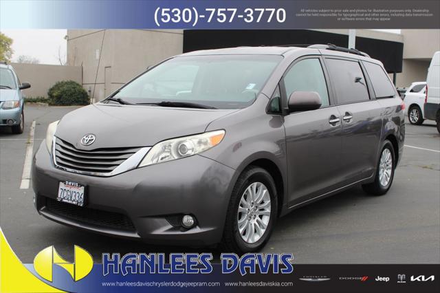 2014 Toyota Sienna XLE V6 8 Passenger