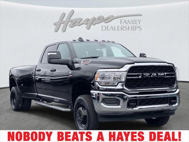 2024 RAM 3500 Tradesman Crew Cab 4x4 8 Box