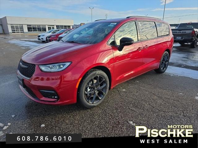 2026 Chrysler Pacifica Select for sale in West Salem, WI