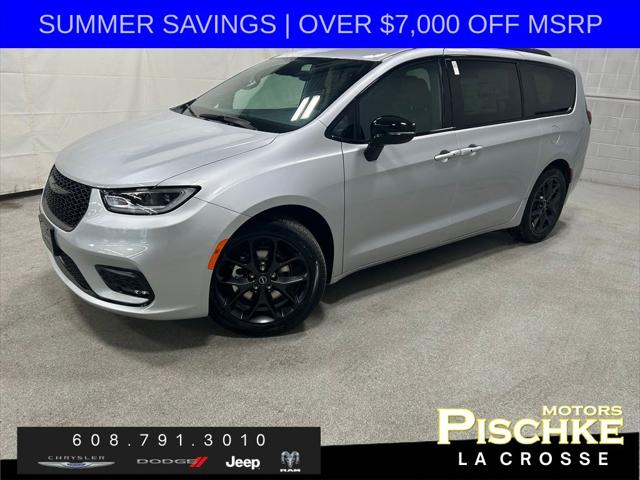 2026 Chrysler Pacifica Select for sale in La Crosse, WI