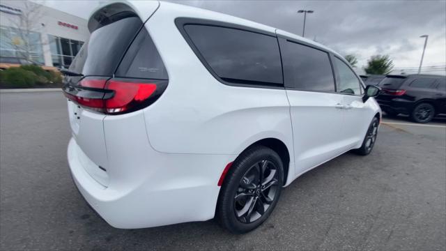 2026 Chrysler Pacifica Select AWD