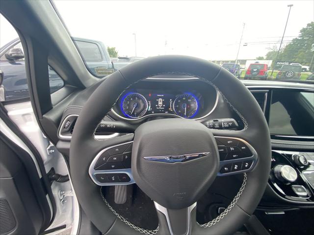 2026 Chrysler Pacifica Select AWD