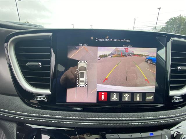2026 Chrysler Pacifica Select AWD