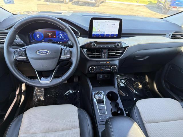 2022 Ford Escape Titanium Hybrid