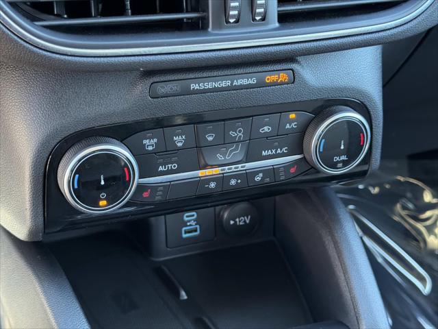 2022 Ford Escape Titanium Hybrid