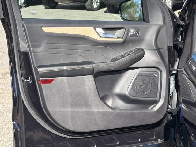 2022 Ford Escape Titanium Hybrid
