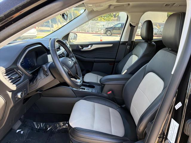2022 Ford Escape Titanium Hybrid
