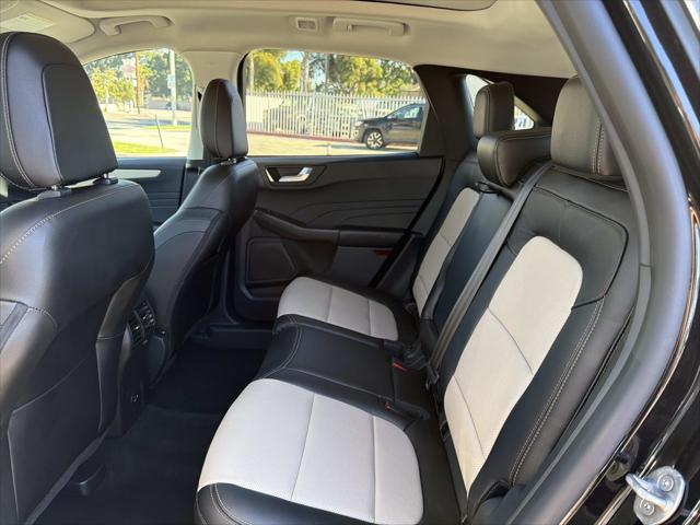 2022 Ford Escape Titanium Hybrid