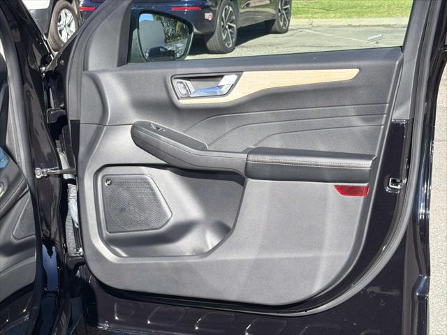 2022 Ford Escape Titanium Hybrid