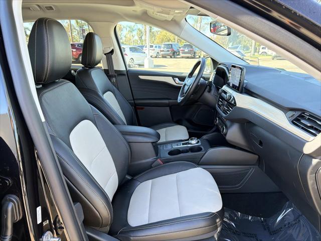 2022 Ford Escape Titanium Hybrid