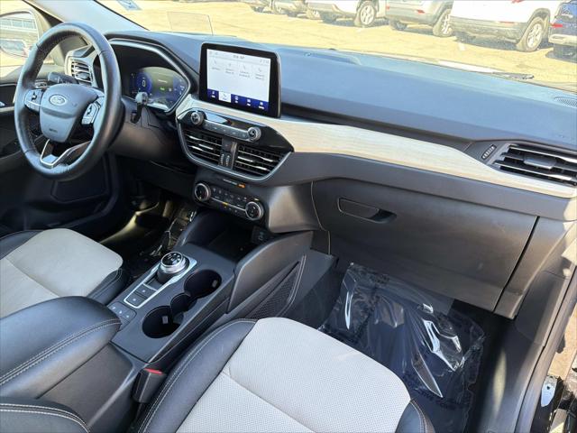 2022 Ford Escape Titanium Hybrid