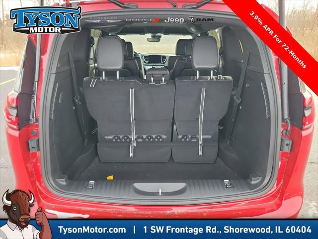 2026 Chrysler Pacifica Select