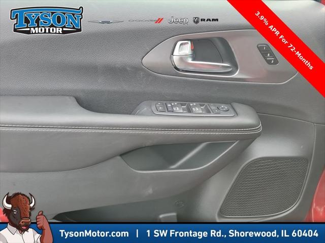 2026 Chrysler Pacifica Select