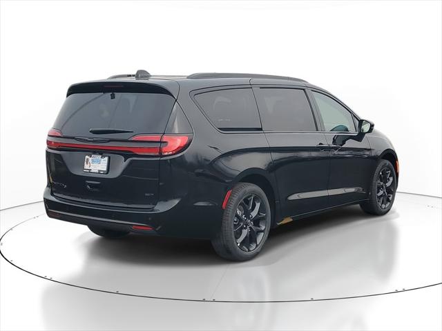 2026 Chrysler Pacifica Select AWD