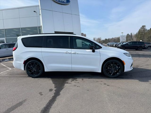 2026 Chrysler Pacifica PACIFICA SELECT AWD